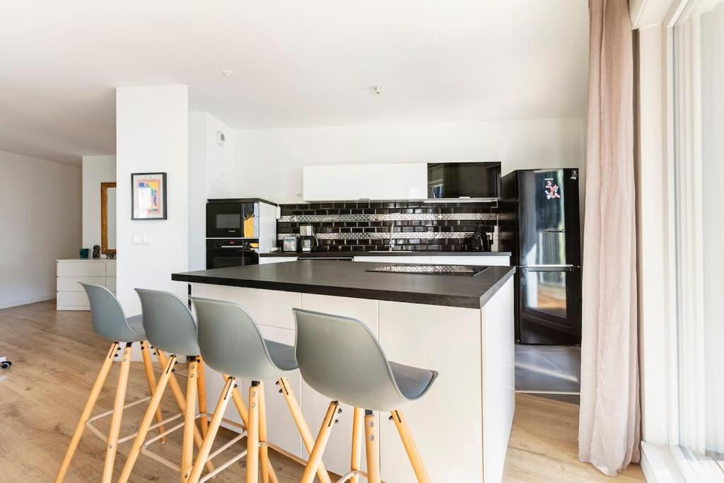 Grand Appartement , Paris La Defense Arena, 50 Metres De La Gare, 15 Min Champs Elysees Nanterre Kültér fotó