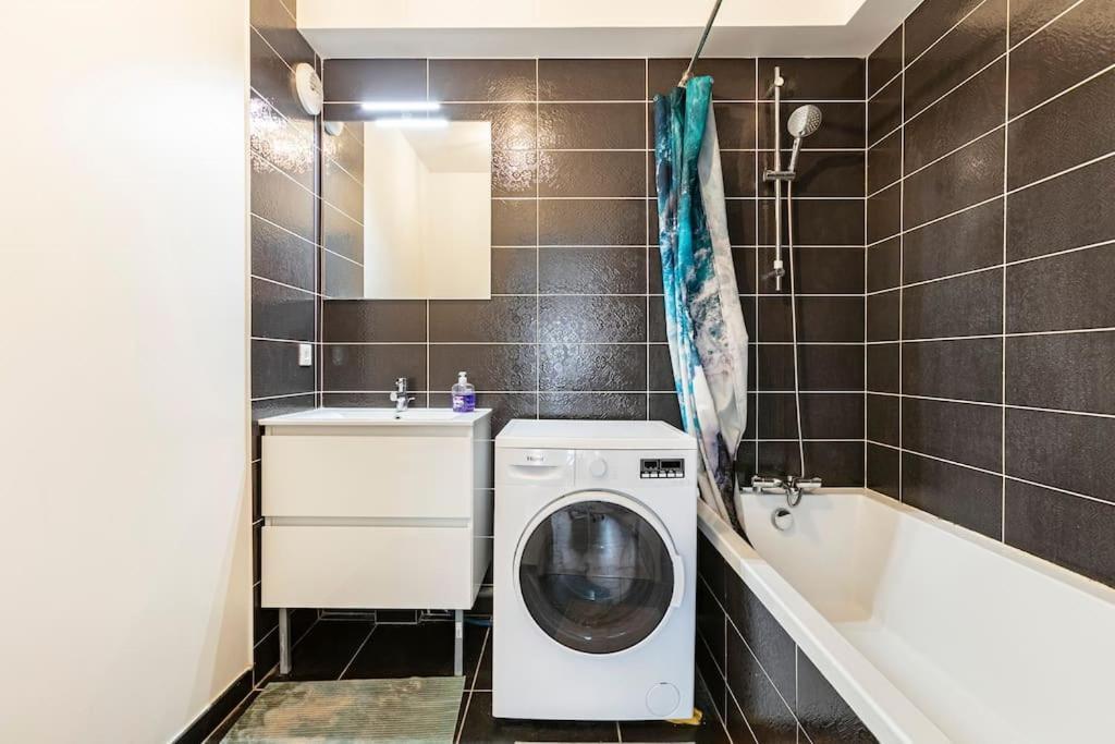Grand Appartement , Paris La Defense Arena, 50 Metres De La Gare, 15 Min Champs Elysees Nanterre Kültér fotó